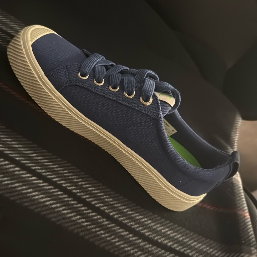 Cariuma, Size 6 women, blue